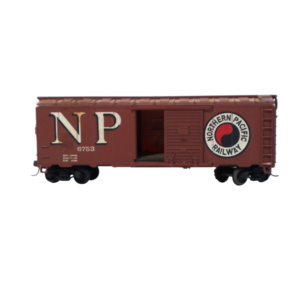 Vintage Northern Pacific Railway Brown‎ Boxcar 6753 HO Scale Train Car